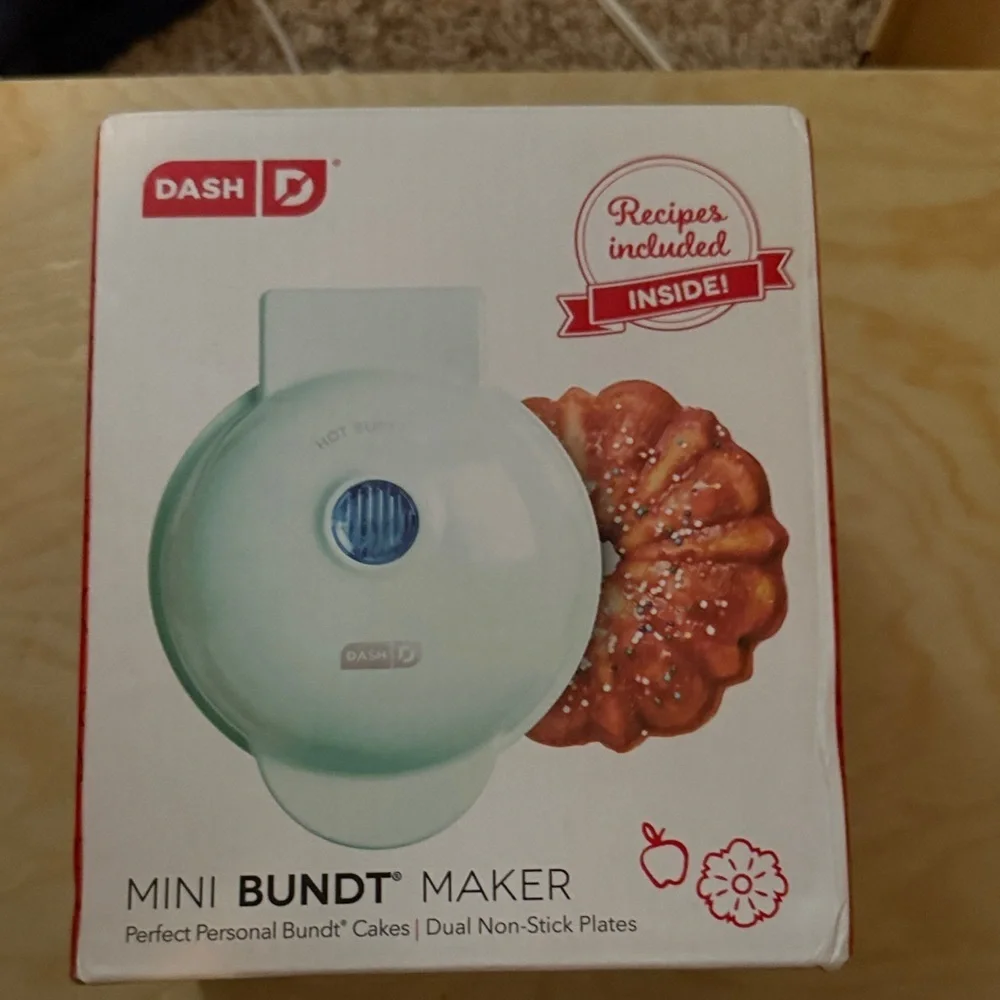 Dash Mini Bundt Maker - Tiffany Blue color/teal